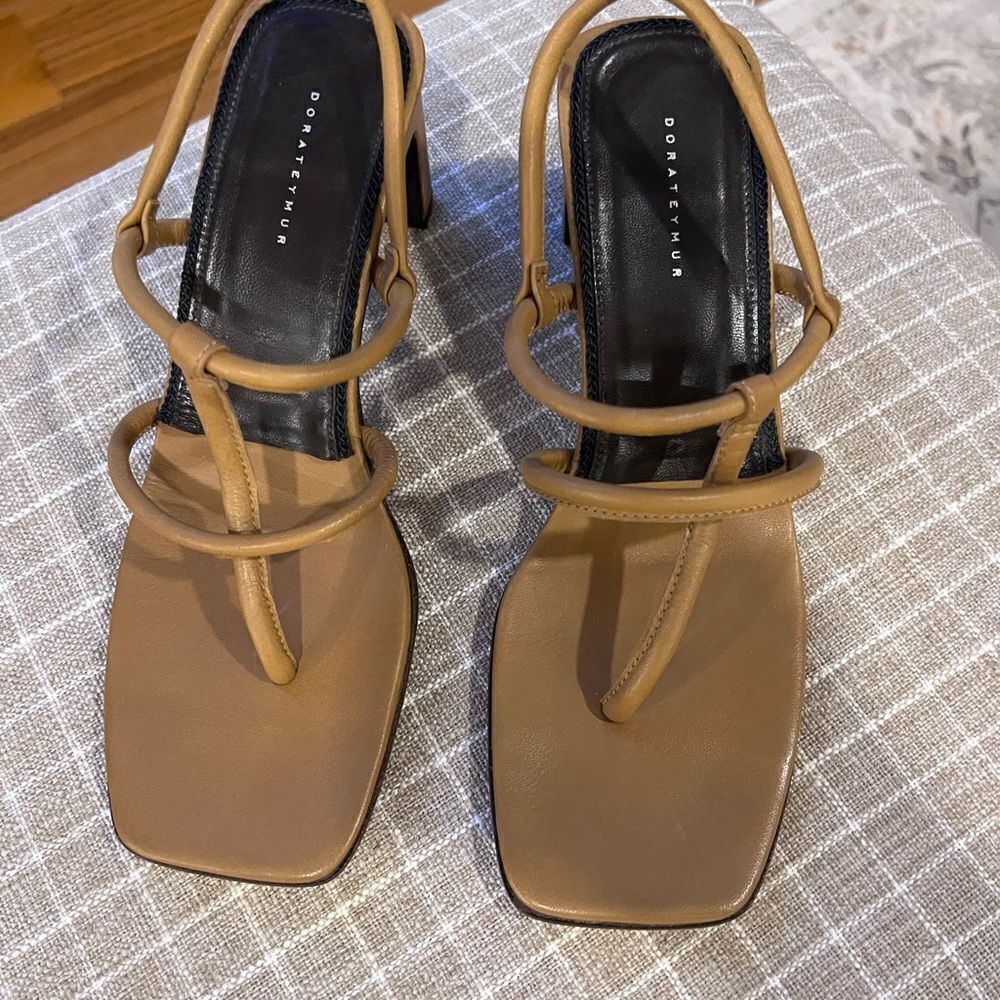 Dorateymur tan square toed sandals - Picture 2 of 8